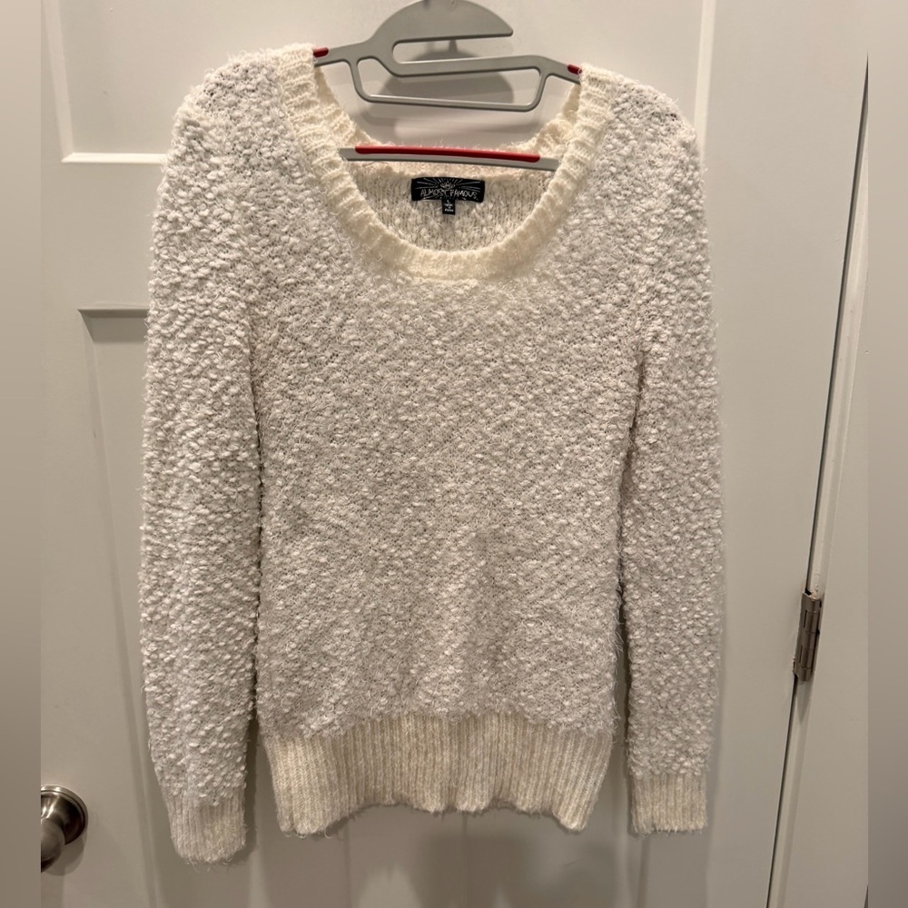 Almost Famous Ivory Textured Knit Sweater Size L Cozy Popcorn Style